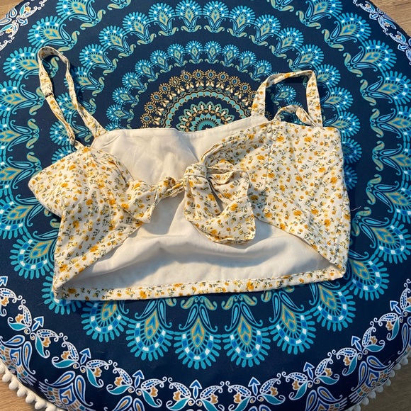 floral tie back top - Picture 2 of 2